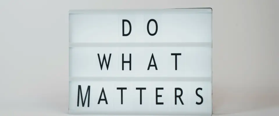 Lightbox sign reading “Do what matters,” representing change without motivation